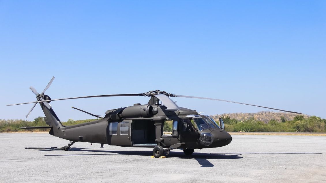 Čestmír je v cíli. Čeští dobrovolníci předali ukrajinské vojenské rozvědce vrtulník Black Hawk
